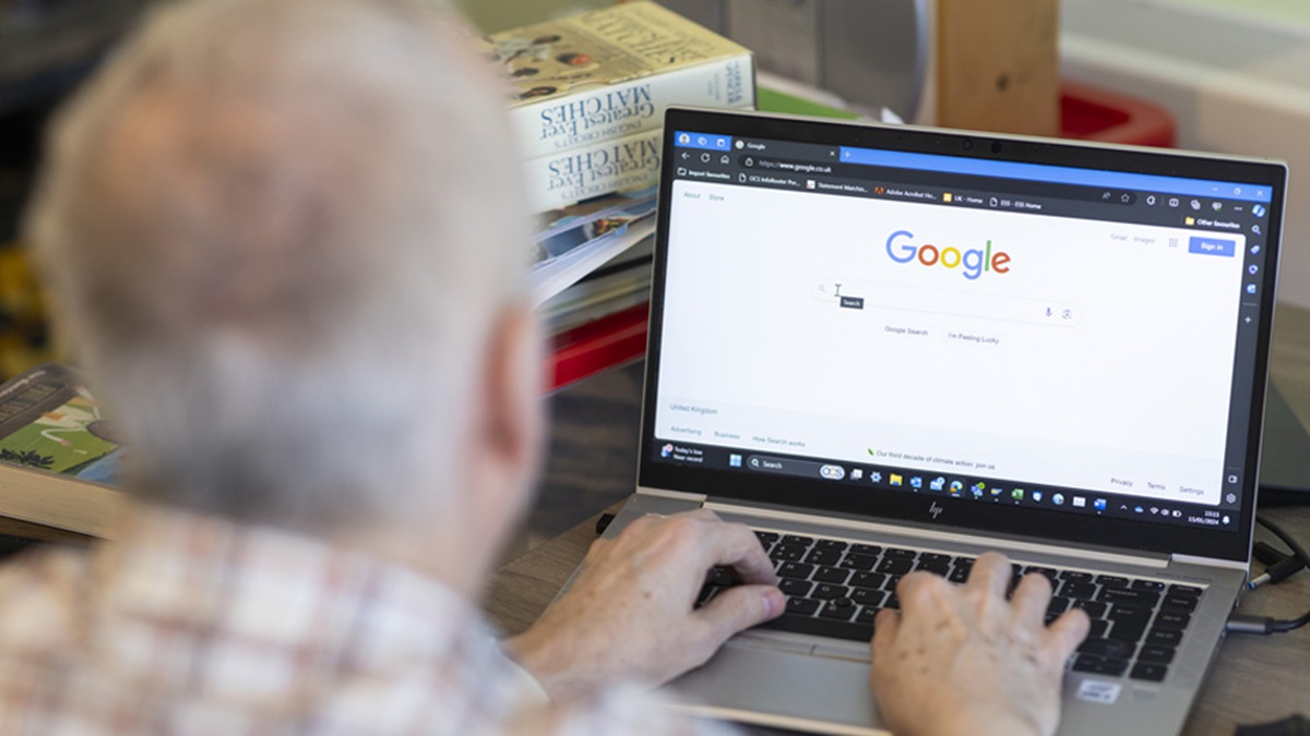 A man using Google on a laptop at home.