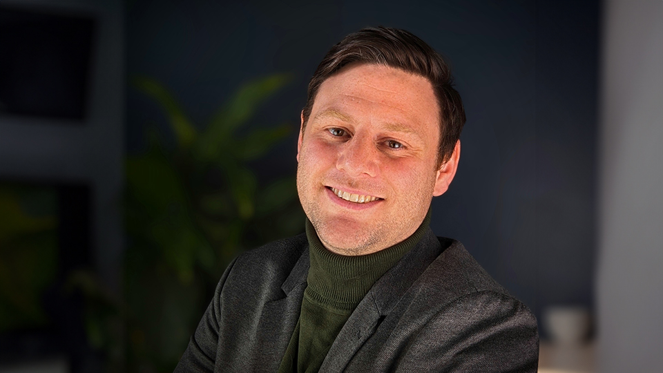 Headshot of Andrew Makinson