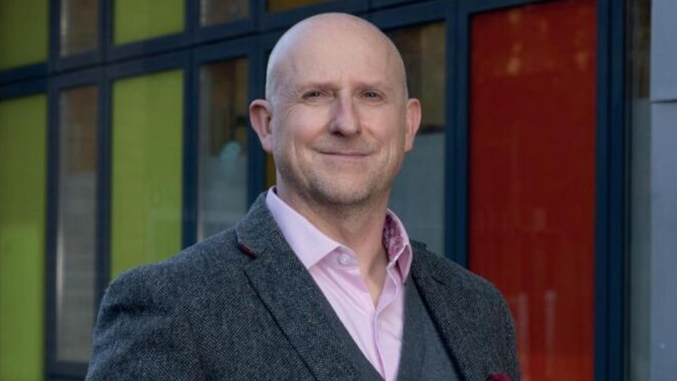 Headshot of Mark Newstead