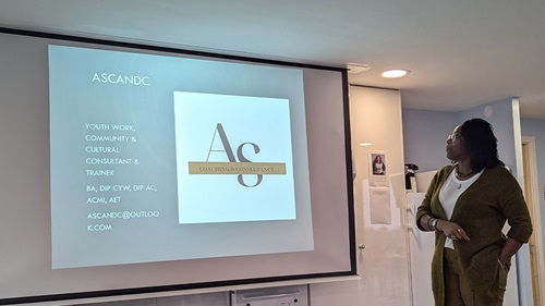 Speaker presenting a presentation at Sale Point